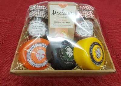 Damn Fine Cheese Hamper contains: 3 truckles of Damn Fine Cheese, 2 jars of Mrs Darlington's chutney and one pack of Maclean's Oatcakes